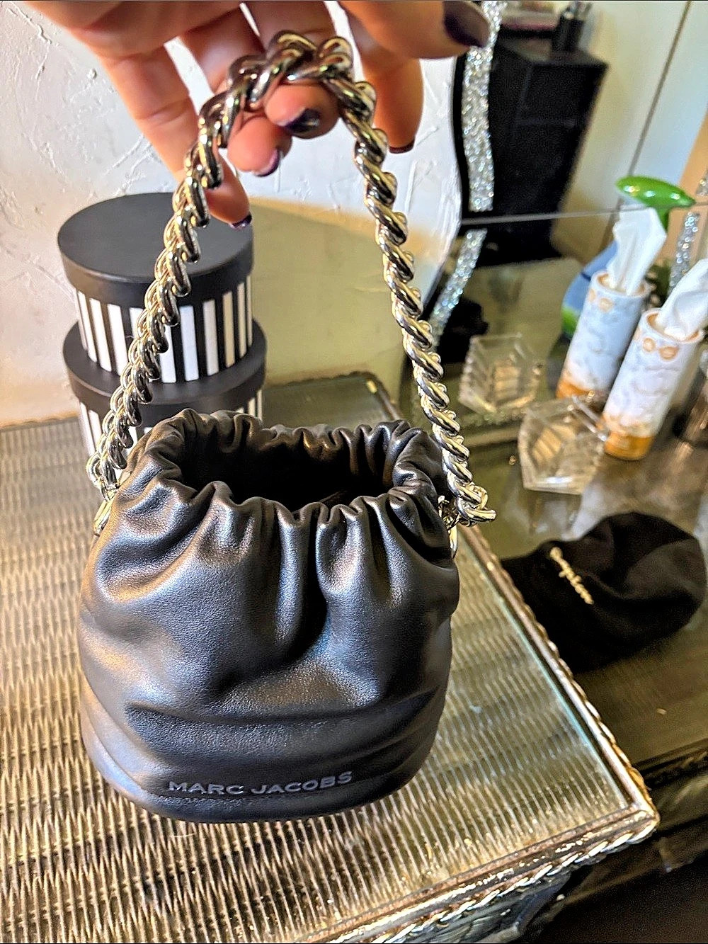 Marc Jacobs The Leather Bucket Bag Mini in Black
